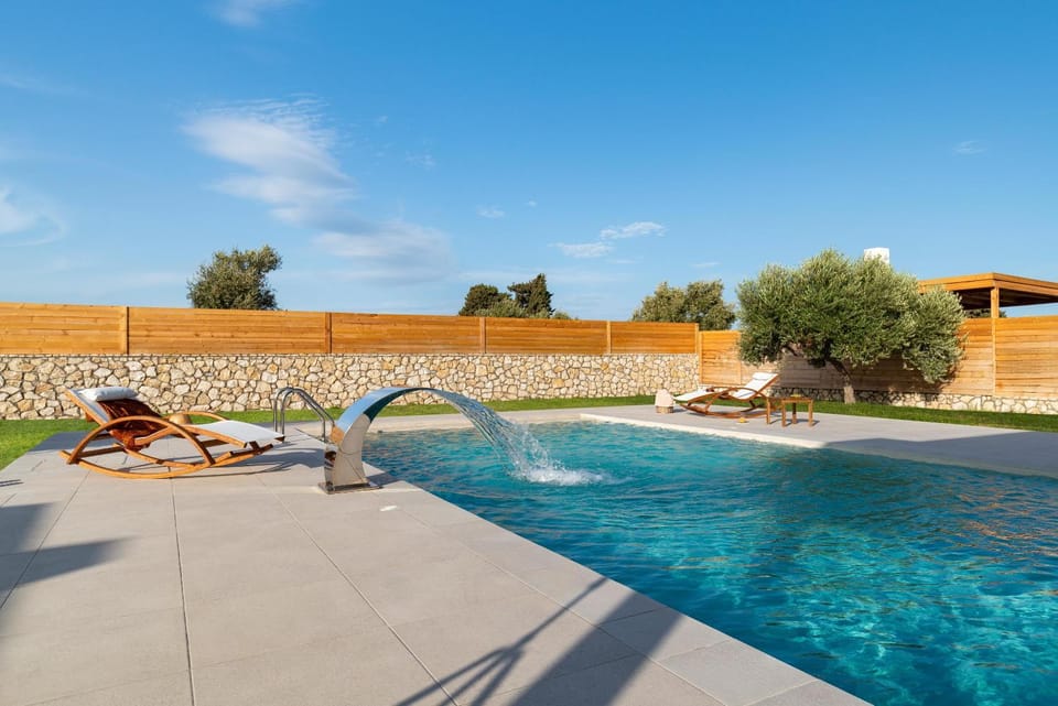 Swimming pool, Swimming pool