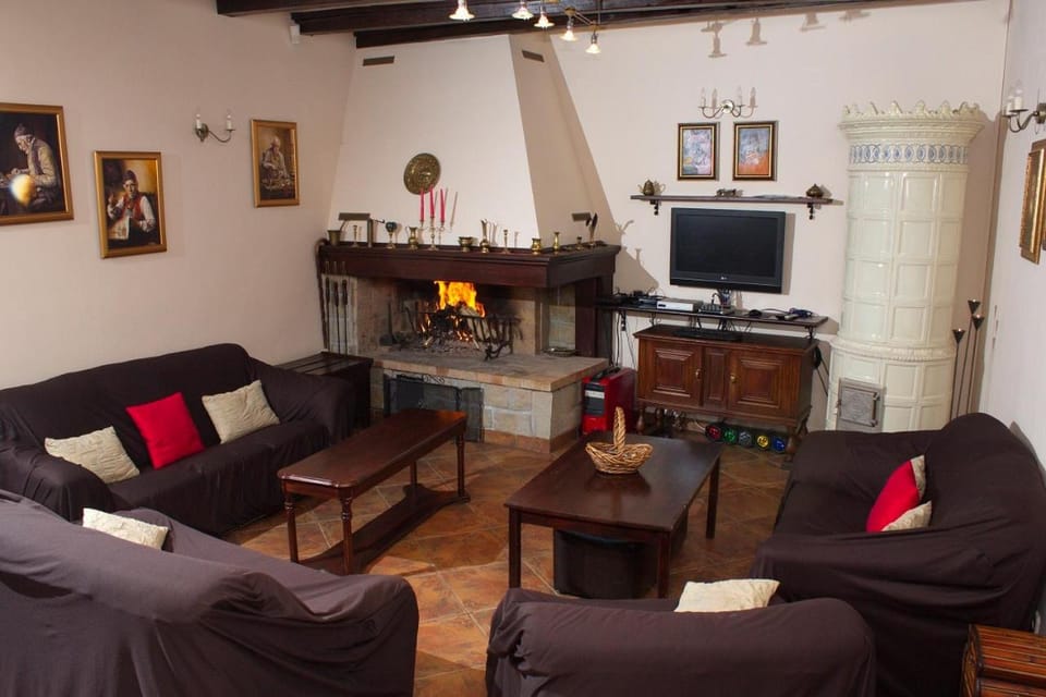 Communal lounge/ TV room, Living room, Seating area