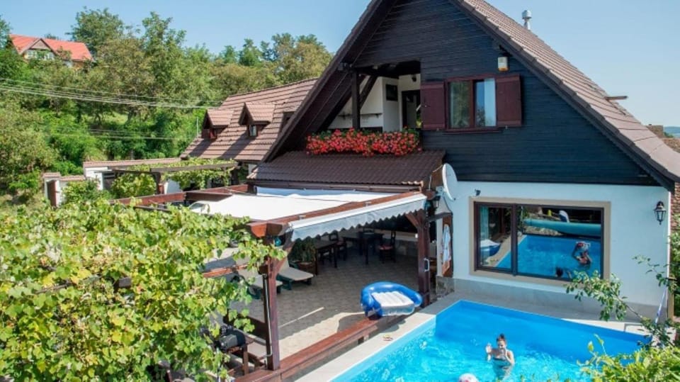 Property building, Balcony/Terrace, Pool view, Swimming pool, Open Air Bath