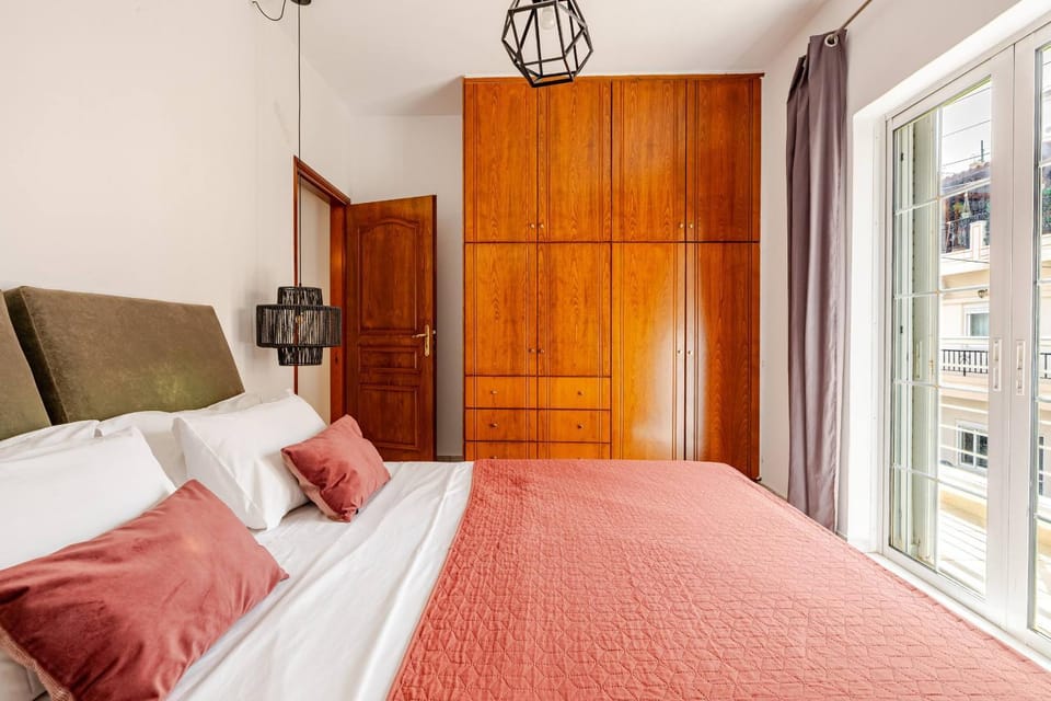 Bedroom, wardrobe, air conditioner