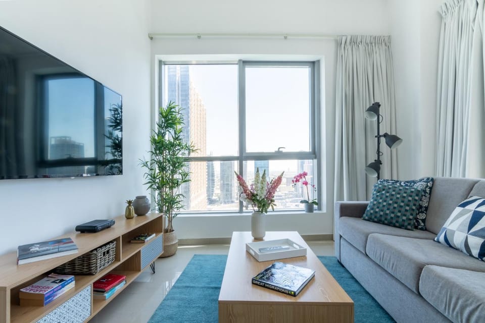 TV and multimedia, View (from property/room), Balcony/Terrace, Photo of the whole room, Decorative detail, Decorative detail, Seating area, City view, Lake view, Landmark view, Sea view, Street view, Area and facilities, Family