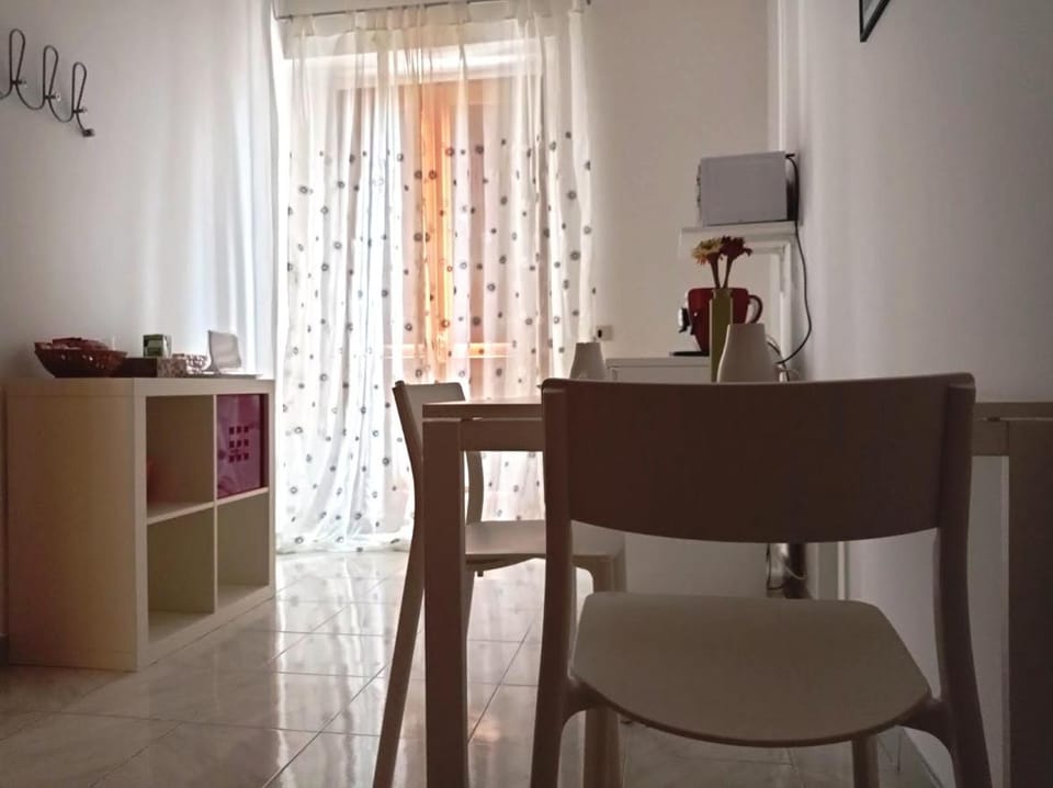 Coffee/tea facilities, Kitchen or kitchenette, Dining area