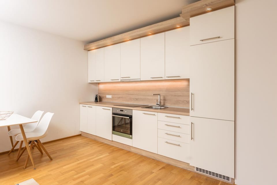 Kitchen or kitchenette, Dining area, dishwasher, pet friendly, stove