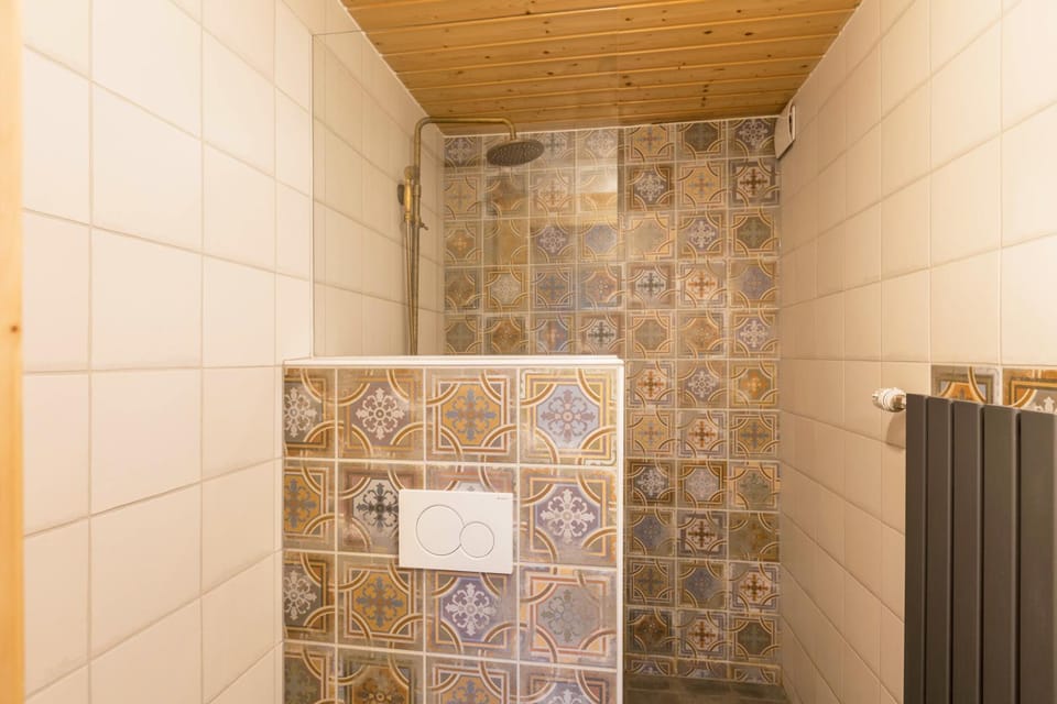 Bathroom, Living room