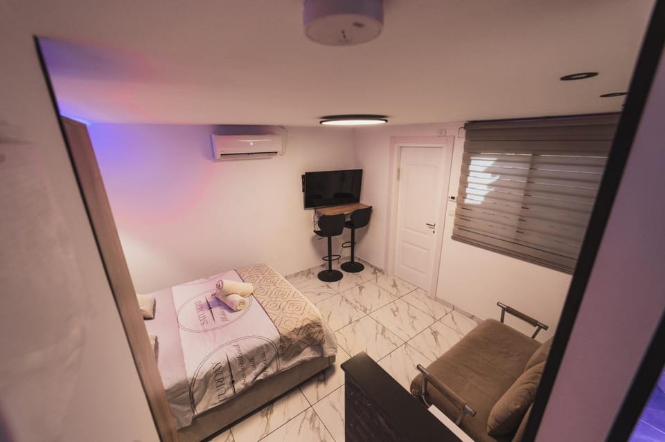 Bed, TV and multimedia, Living room, Seating area, Evening entertainment, Bedroom, wardrobe, air conditioner