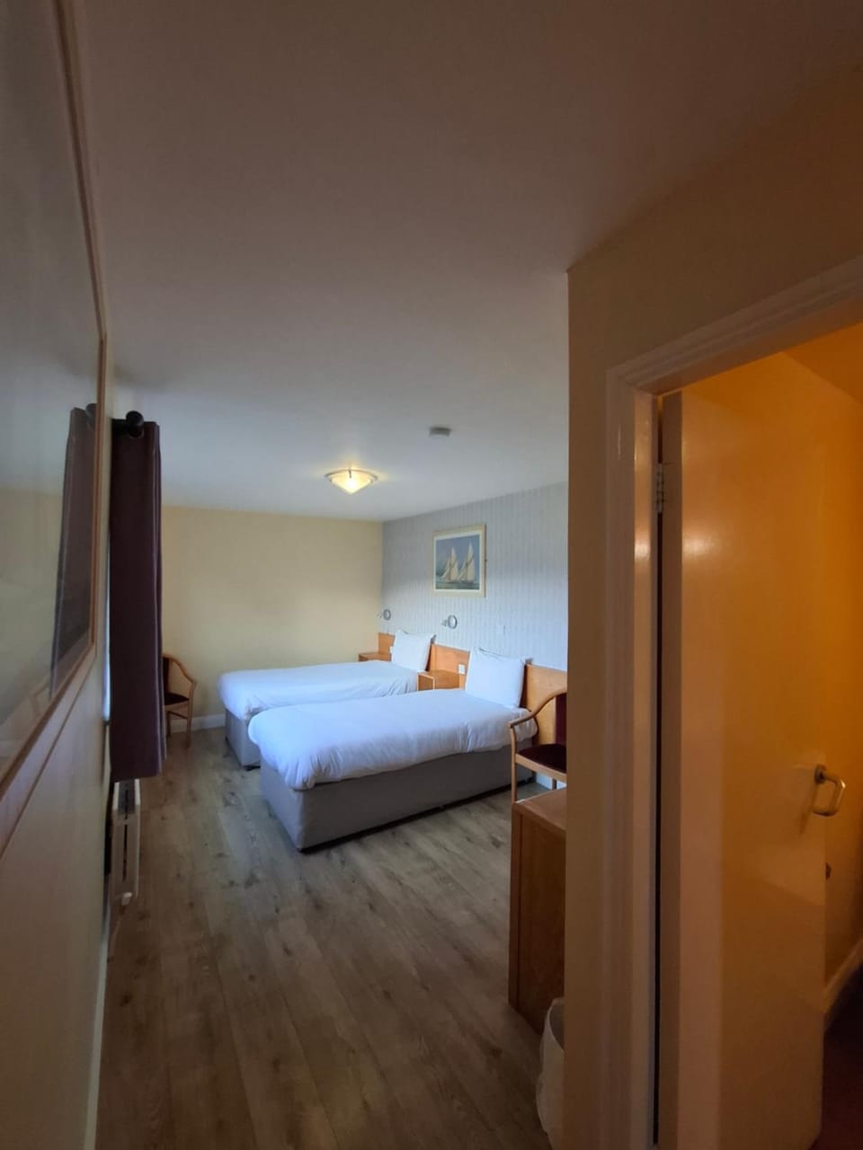 Photo of the whole room, Bedroom