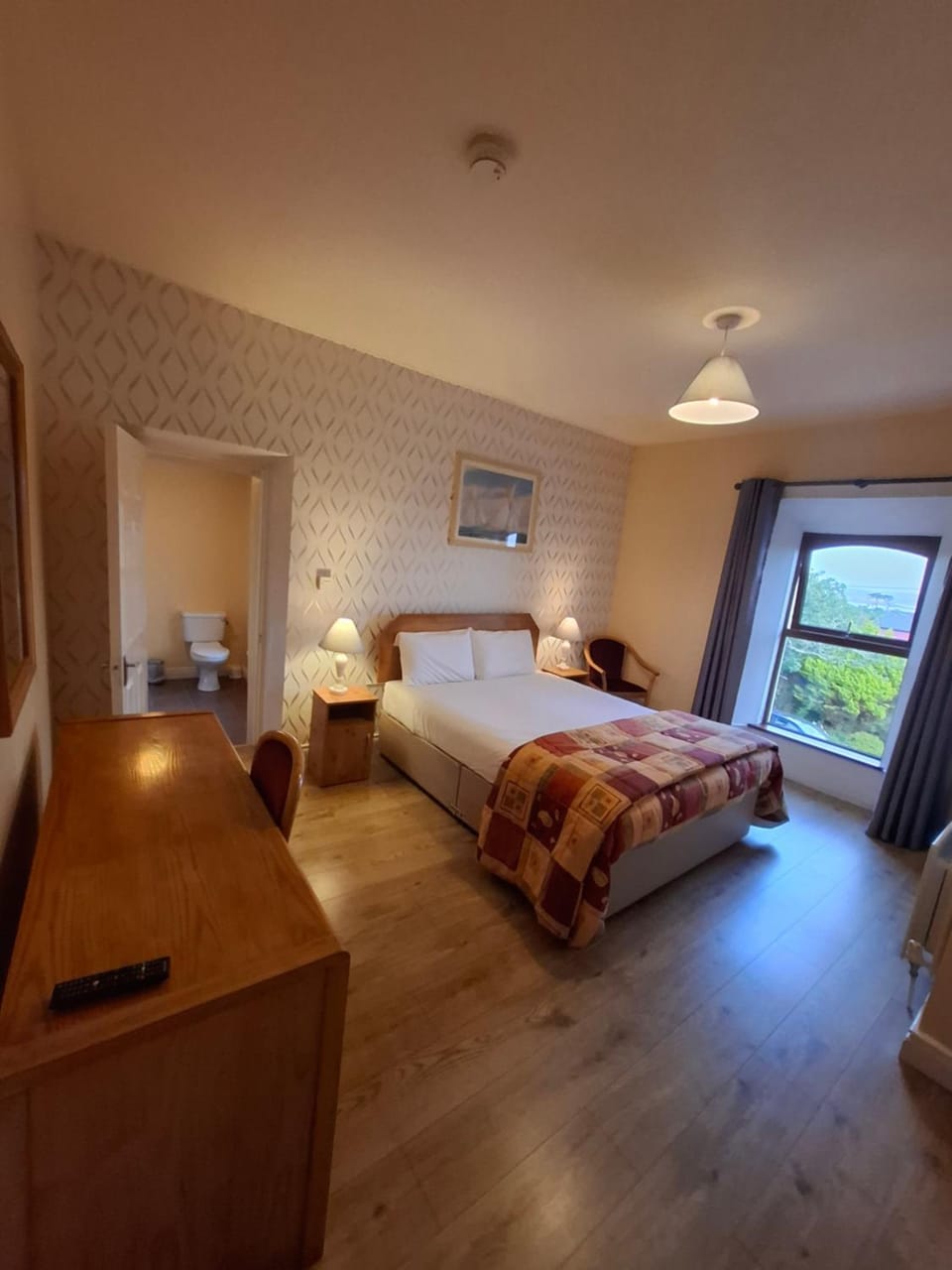 TV and multimedia, Photo of the whole room, Bedroom
