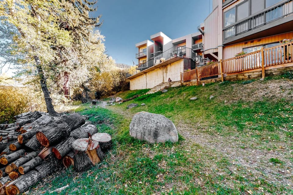 SunRiver Mountain Getaway Apartment in Avon