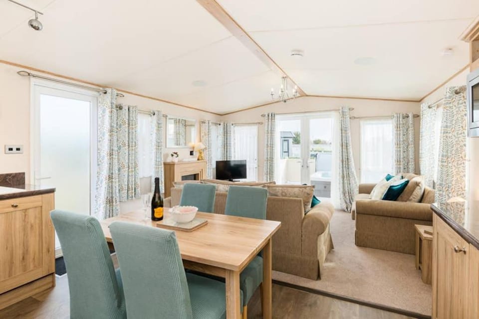 Thumper Lodge - Luxury lodge with Hot Tub House in Cotswold District
