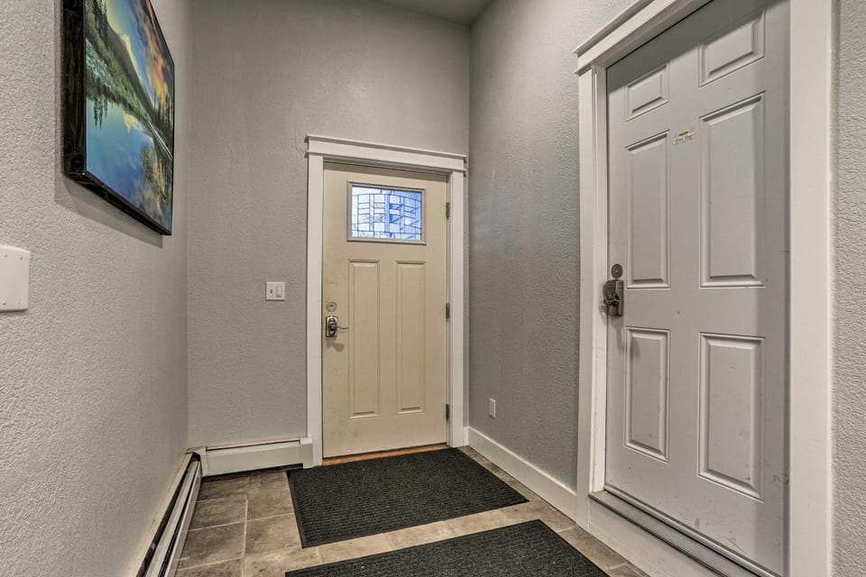 Rustic Anchorage Hideaway: Walk to Coastal Trail! Apartment in Anchorage