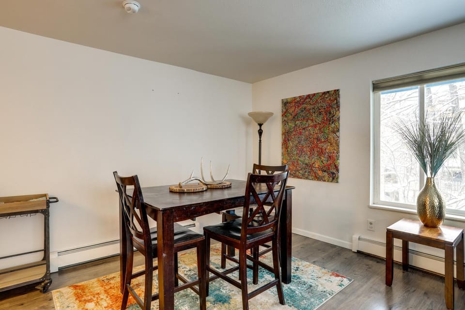 Waterfront Apt, Walk to Town & Coastal Trail! Apartment in Anchorage