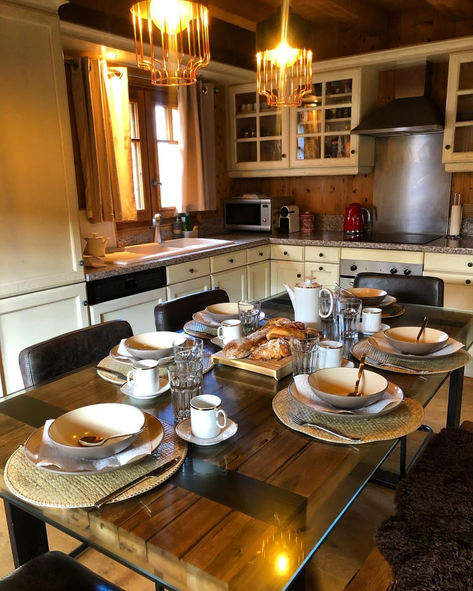 Coffee/tea facilities, Kitchen or kitchenette, Food and drinks, Dining area, Food, minibar, pet friendly, stove