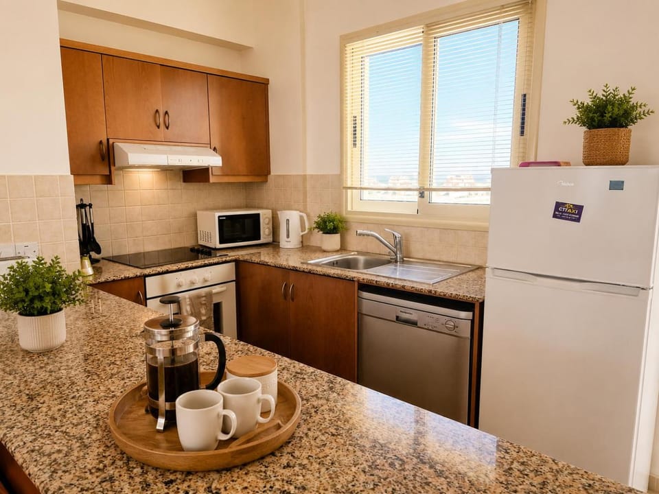 microwave, oven, stove, kitchen