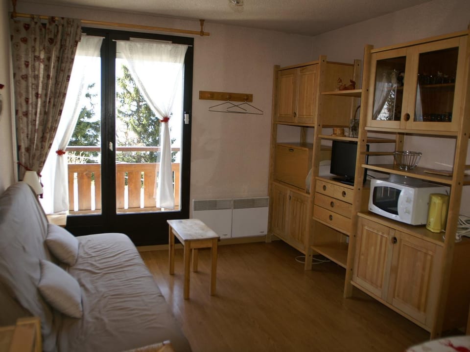 3 pièces au pied des pistes avec balcon et lit double - FR-1-557-79 Apartment in Auvergne-Rhône-Alpes