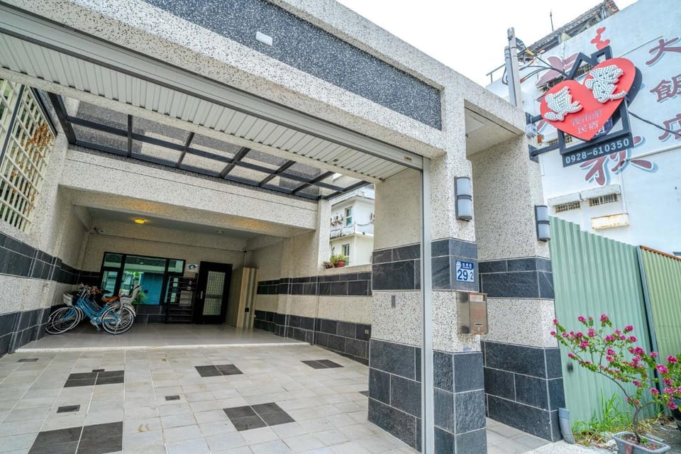 Property building, Facade/entrance