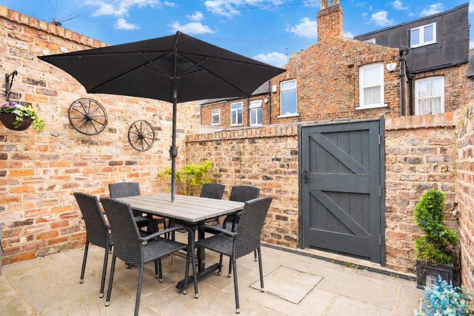 Patio, Seating area