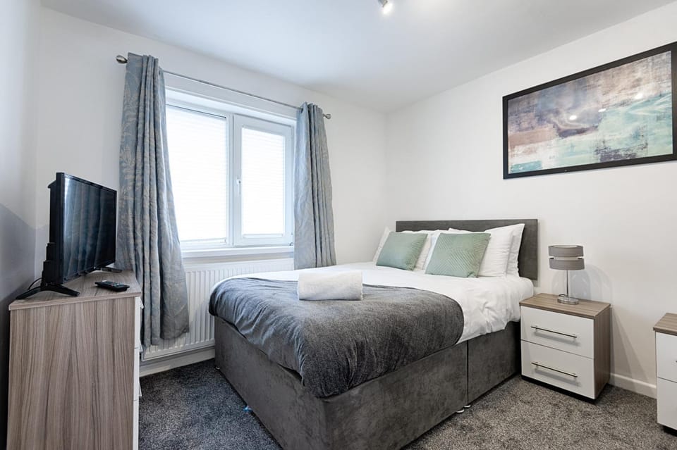 Bed, Photo of the whole room, Bedroom