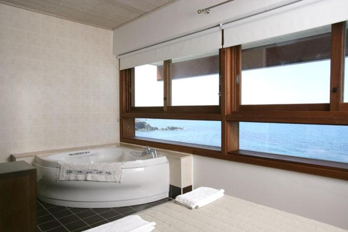 Bedroom, Bath