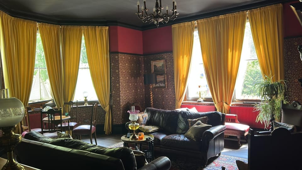 Living room, Seating area