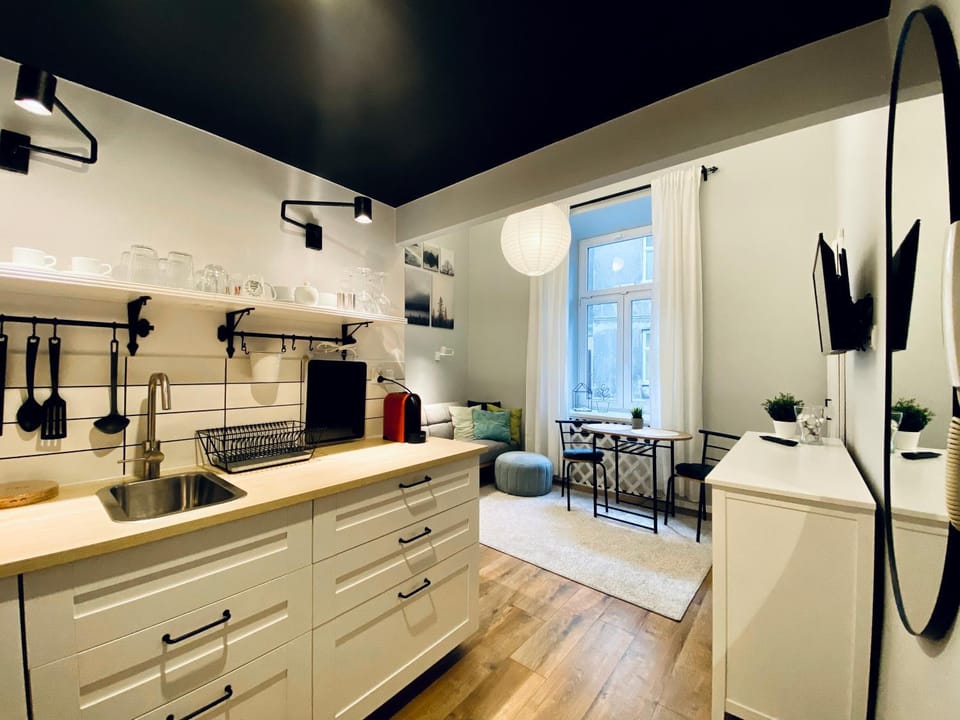 Kitchen or kitchenette, Living room, Seating area, Dining area