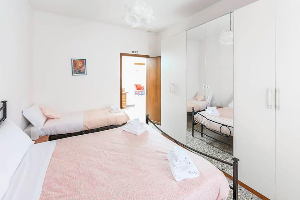 Decorative detail, Bedroom