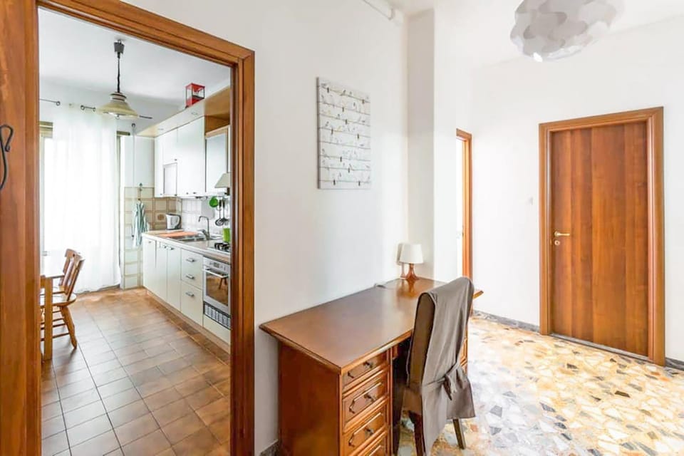 Kitchen or kitchenette, Seating area
