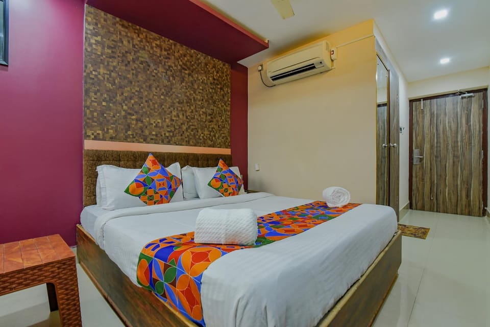 Photo of the whole room, Bedroom, air conditioner