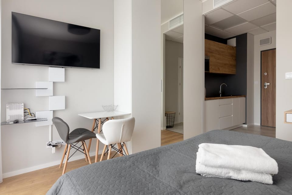 TV and multimedia, Coffee/tea facilities, Kitchen or kitchenette, Seating area, Bedroom