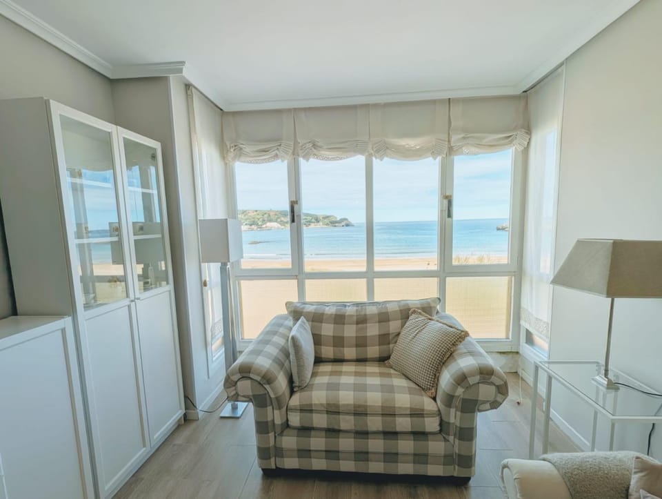 Living room, Sea view