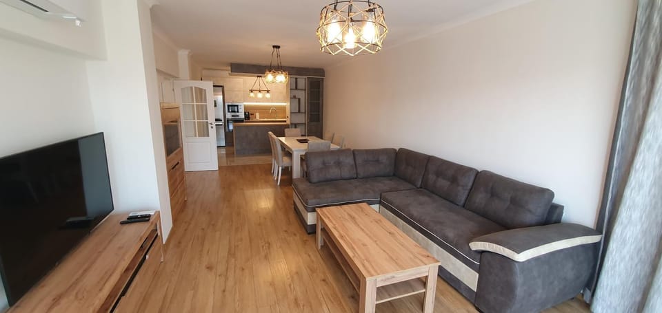 Communal lounge/ TV room, Living room, Dining area