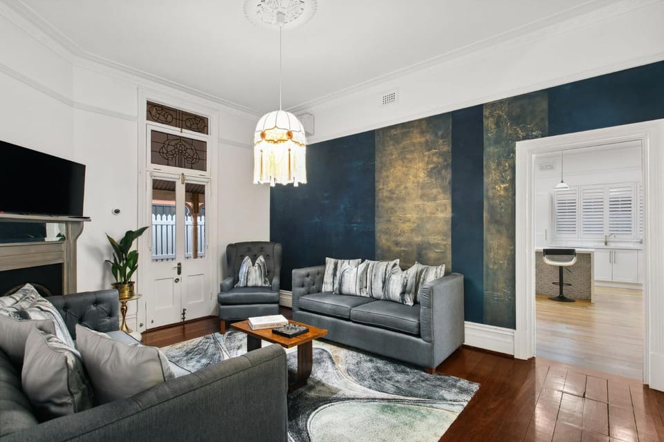TV and multimedia, Living room, Decorative detail, Seating area