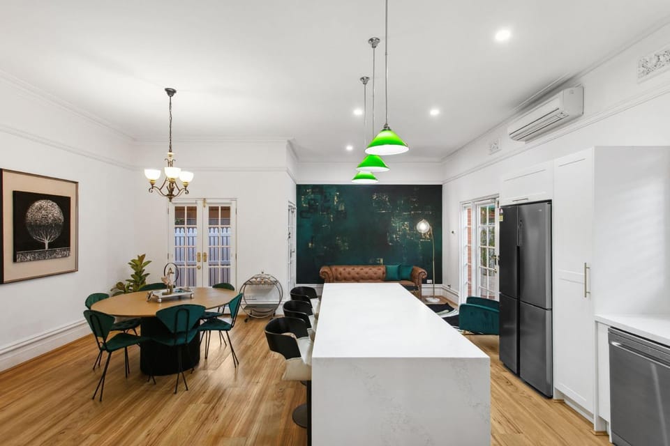 Kitchen or kitchenette, Decorative detail, Dining area, Family, kitchen