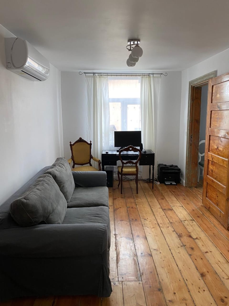 Bed, TV and multimedia, Living room