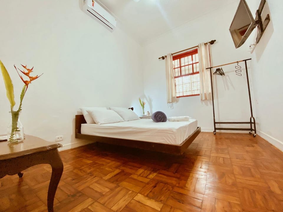 TV and multimedia, Photo of the whole room, Bedroom