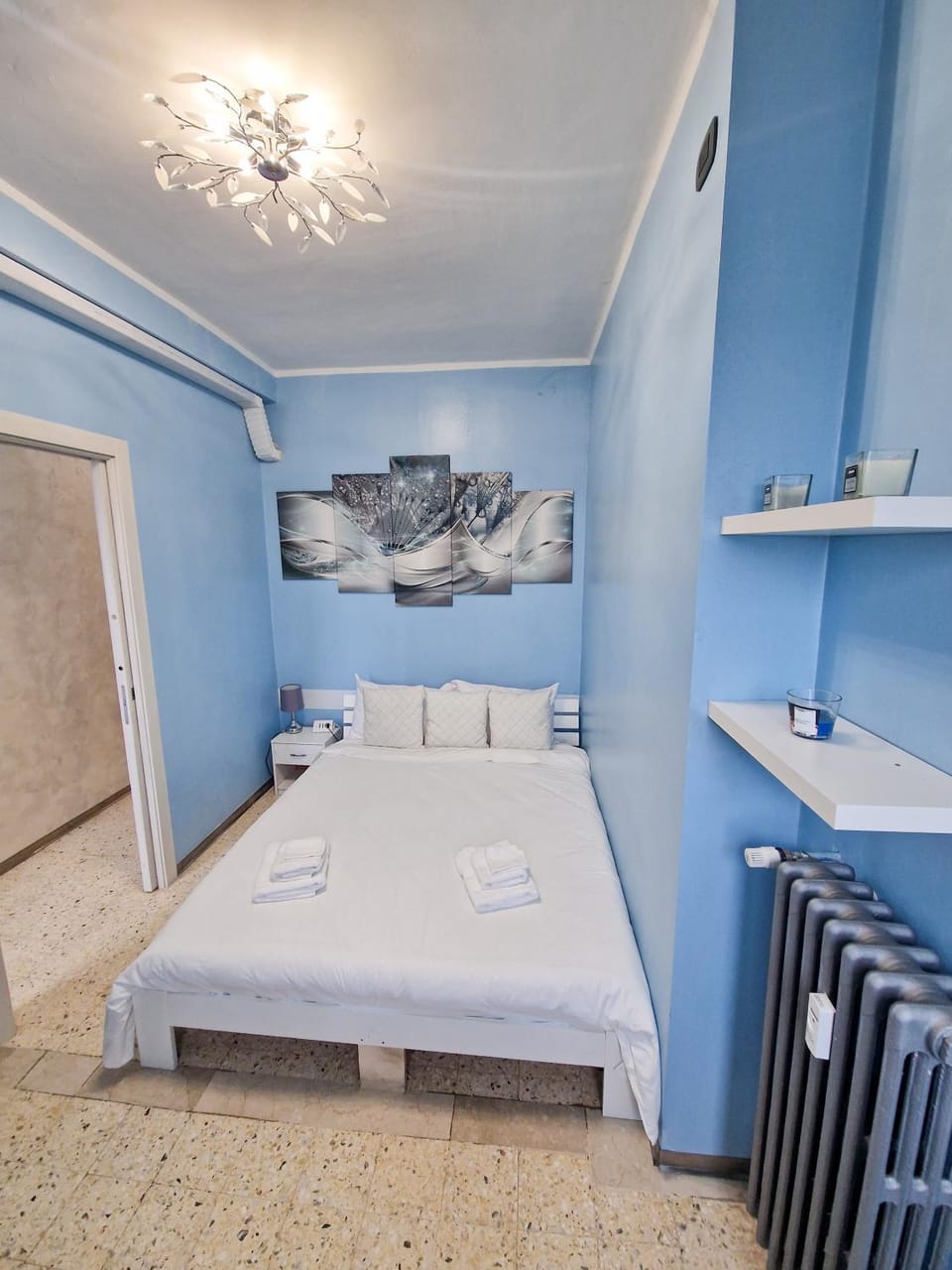 Bed, Photo of the whole room, Bedroom, towels, air conditioner