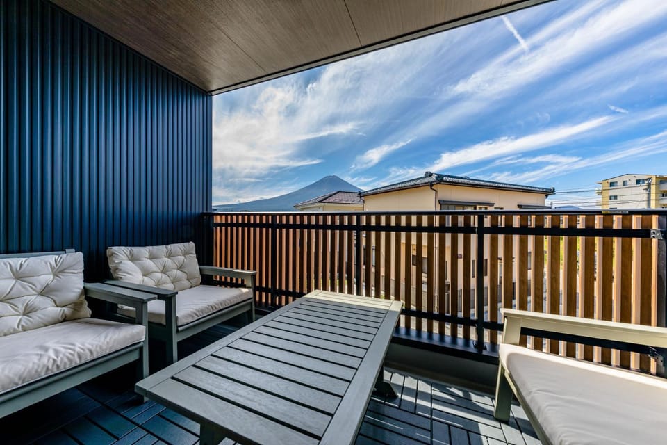 Balcony/Terrace, Mountain view