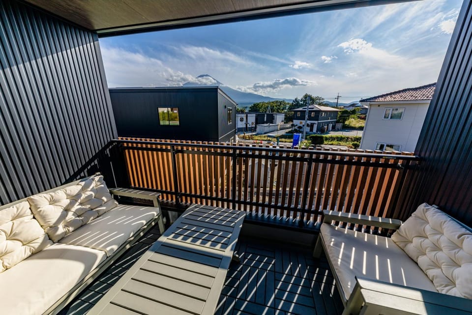 Day, View (from property/room), Balcony/Terrace, Seating area, Mountain view