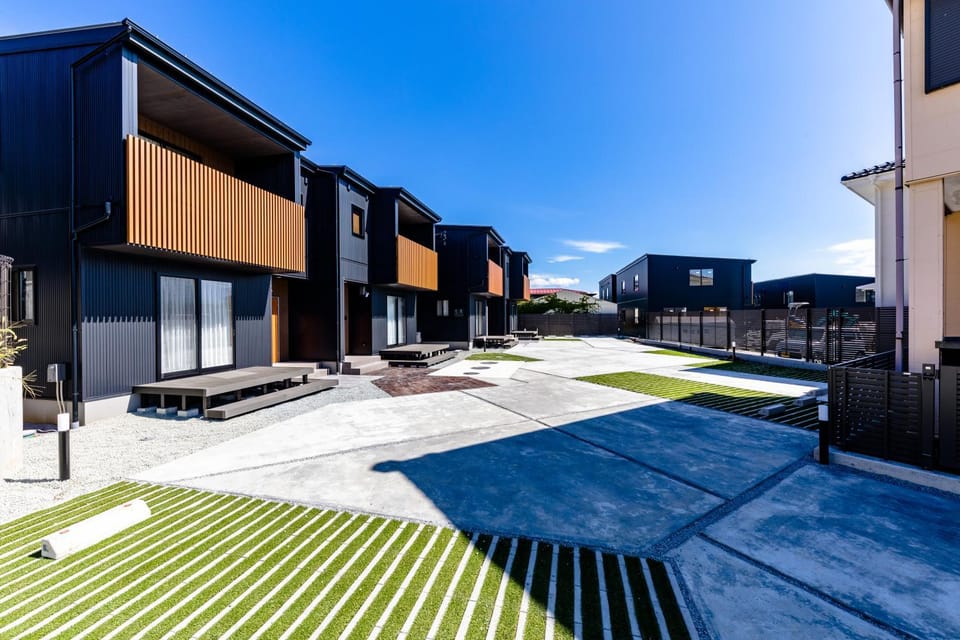 Property building, Day