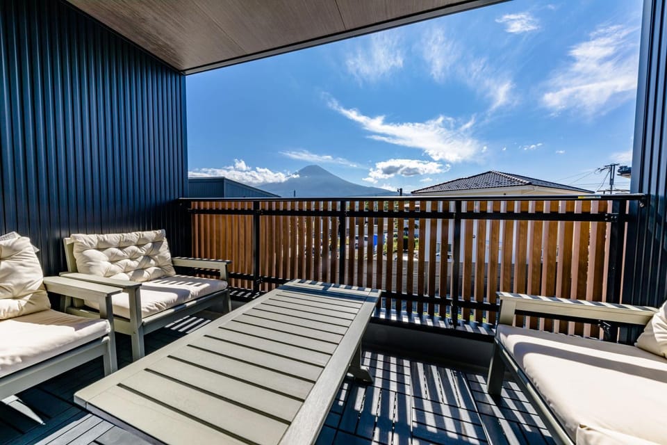 Balcony/Terrace, Mountain view