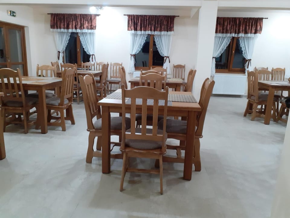PENSIUNEA BRADUL Farm Stay in Romania