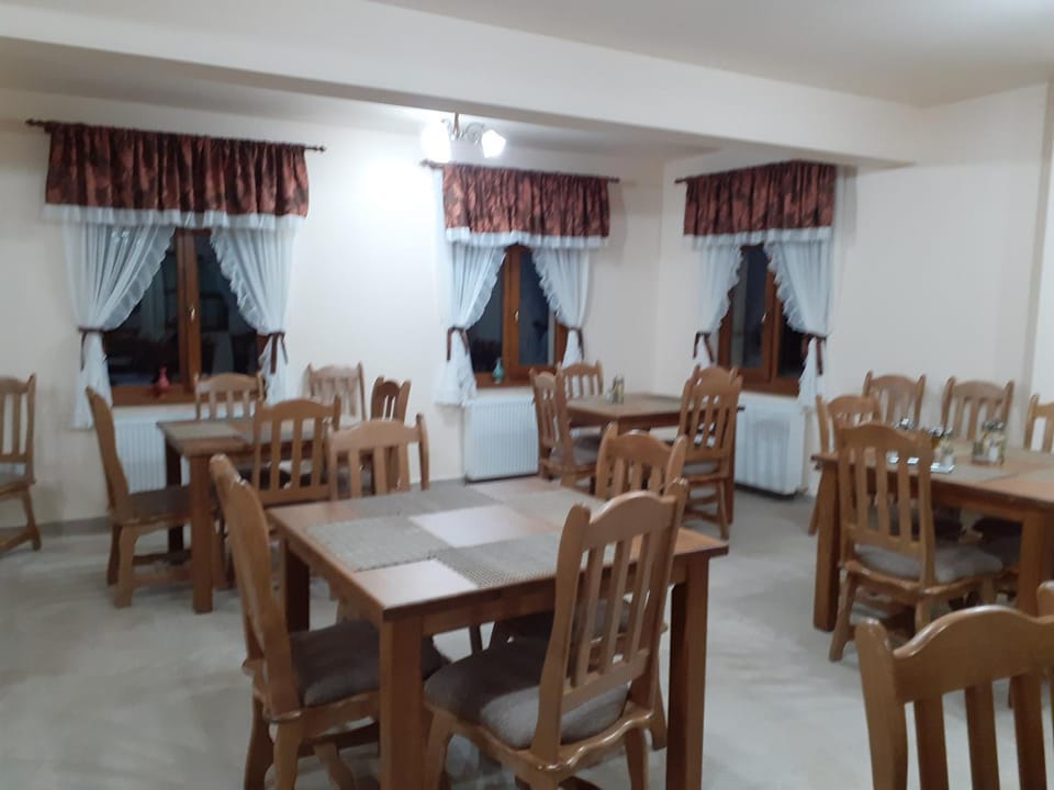 PENSIUNEA BRADUL Farm Stay in Romania