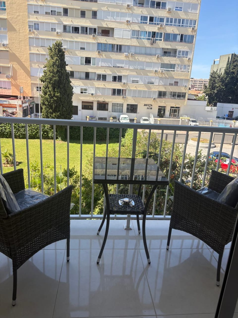 Fabulous sunny second floor apartment - Edificio Europark - overlooking gardens and pools. Apartment in Benalmadena