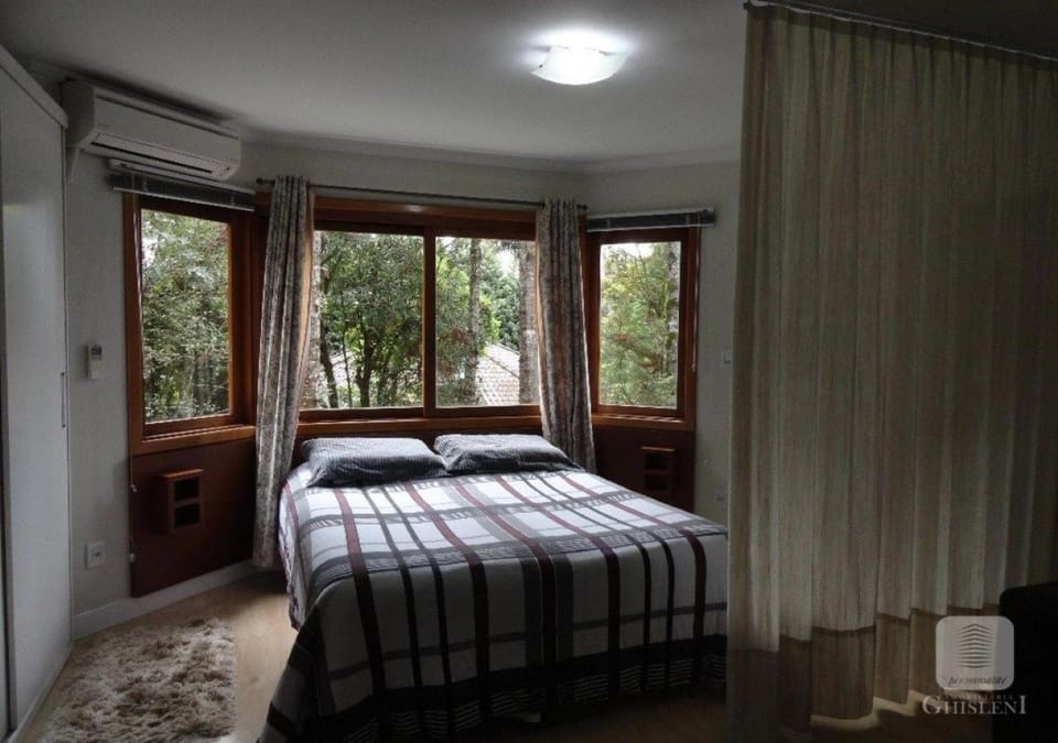 Bed, View (from property/room), air conditioner