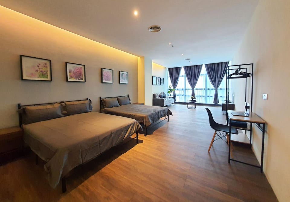 Bed, TV and multimedia, Living room, Seating area, fireplace, locker, towels, wardrobe, air conditioner