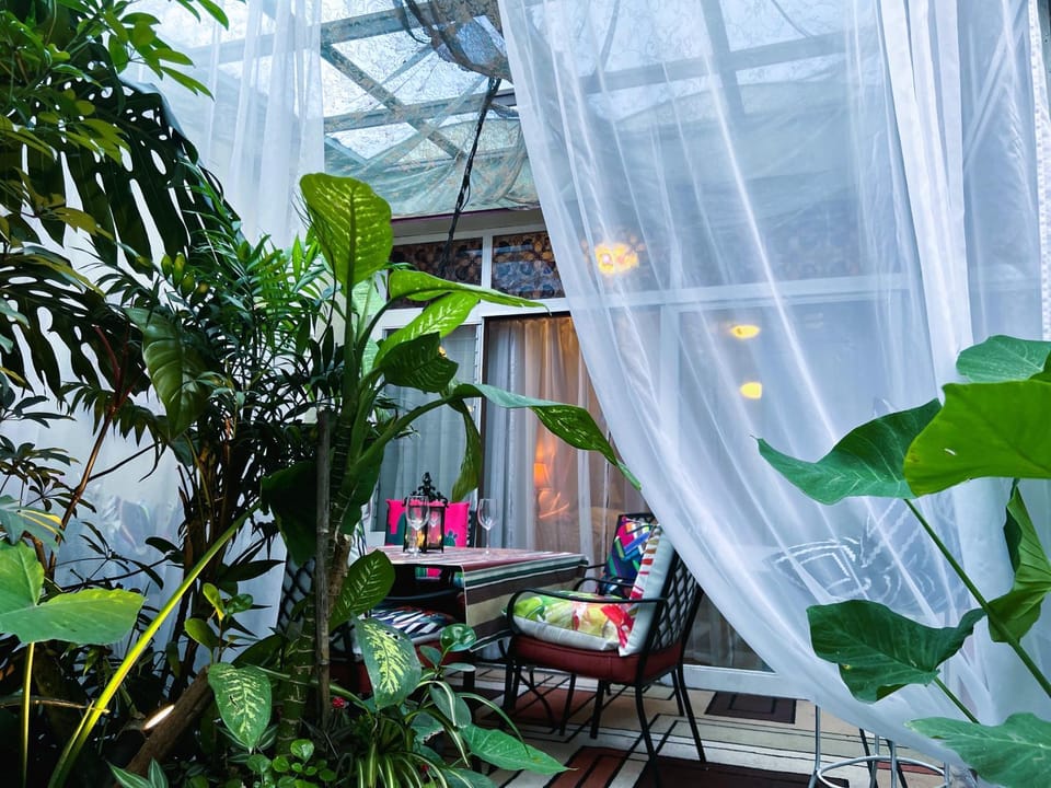 Property building, Patio, Spring, Day, Natural landscape, Garden, Garden, Seating area, Dining area, Garden view