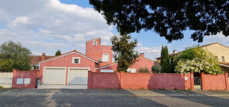 Property building, Street view