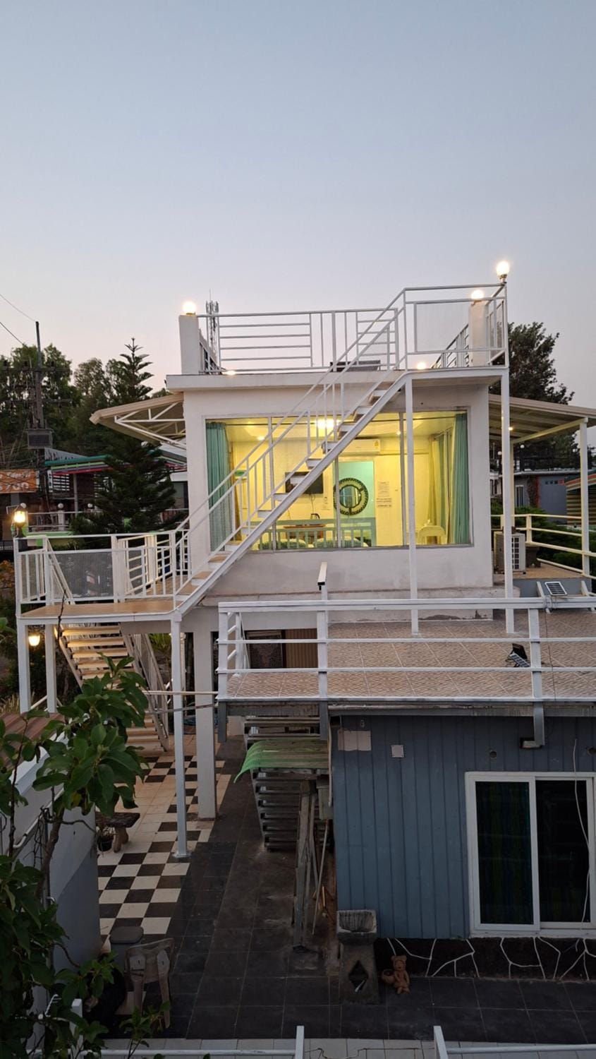 บ้านแช่มช้อย 360 Villa in Laos