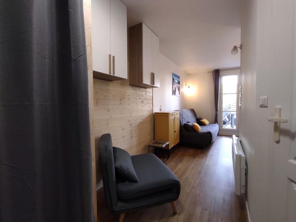 Studio avec terrasse et parking 200m plage et commerces Apartment in La Couarde-sur-Mer