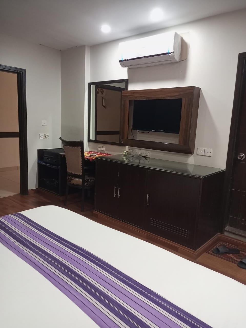 Hira Guest House Bed and Breakfast in Karachi