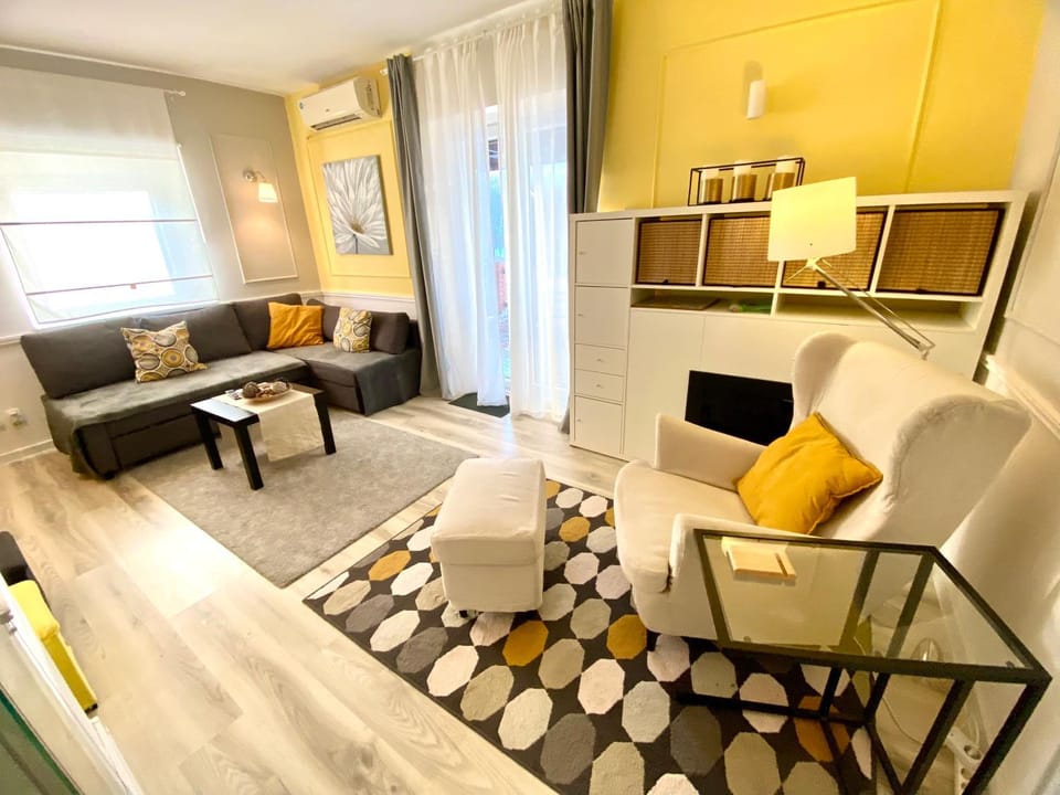 TV and multimedia, Living room, Photo of the whole room, Seating area